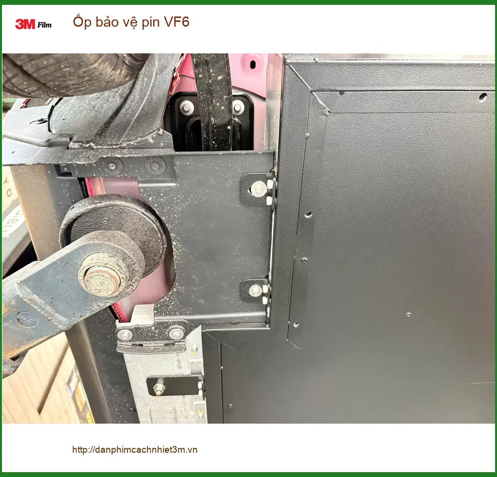 Anh Khải lắp Ốp bảo vệ pin VinFast VF6 tại Hóc Môn tránh va đập hư hại ảnh thực tế 5