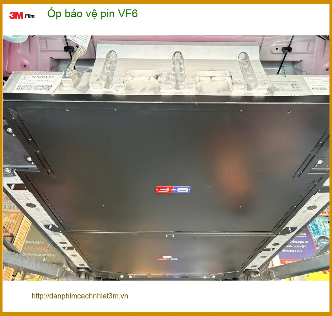 Chị Thảo lắp ốp bảo vệ pin VinFast VF6 tại Quận 10 vì lo ngại va đập gầm xe ảnh thực tế 3