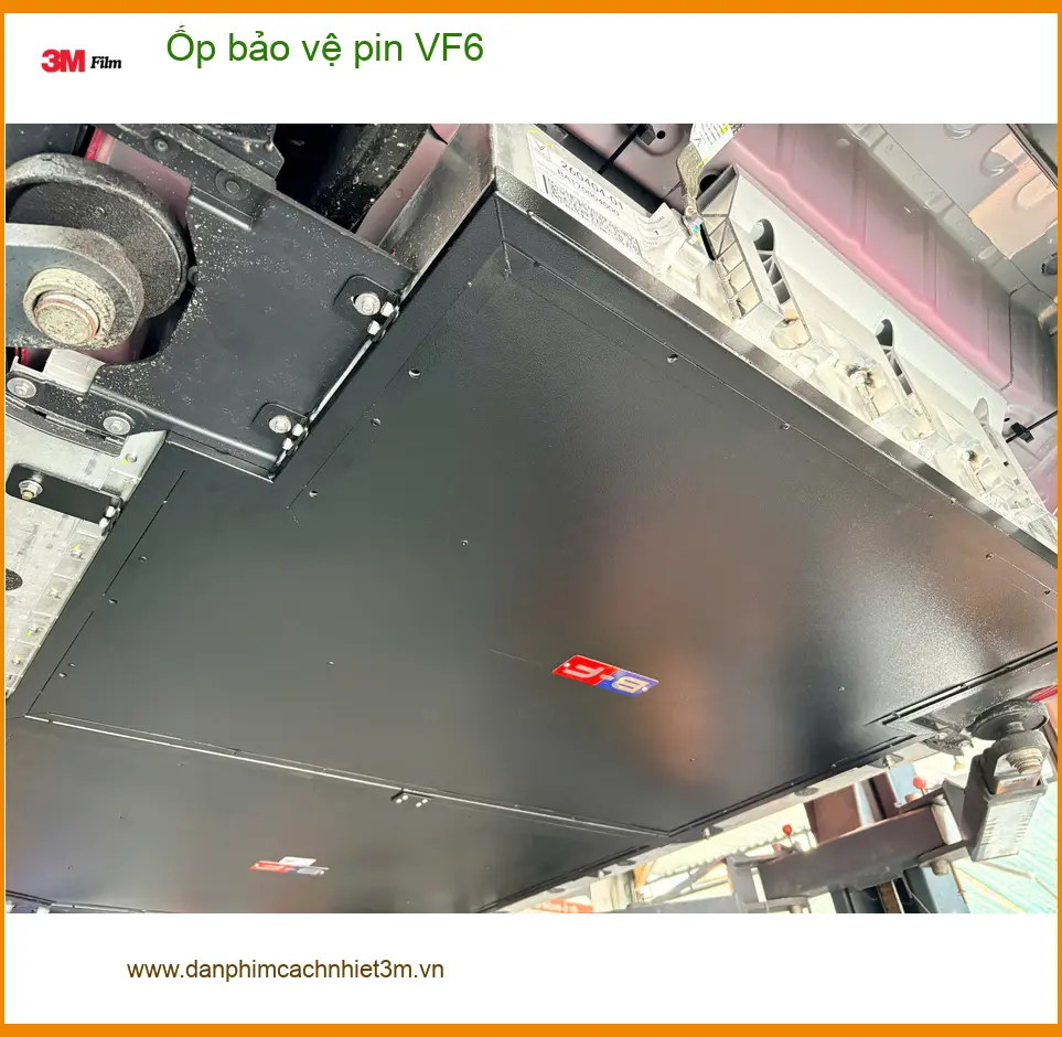 Anh Minh lắp Ốp bảo vệ pin VF6 tại Quận 6 để tăng tuổi thọ pin ảnh thực tế 3