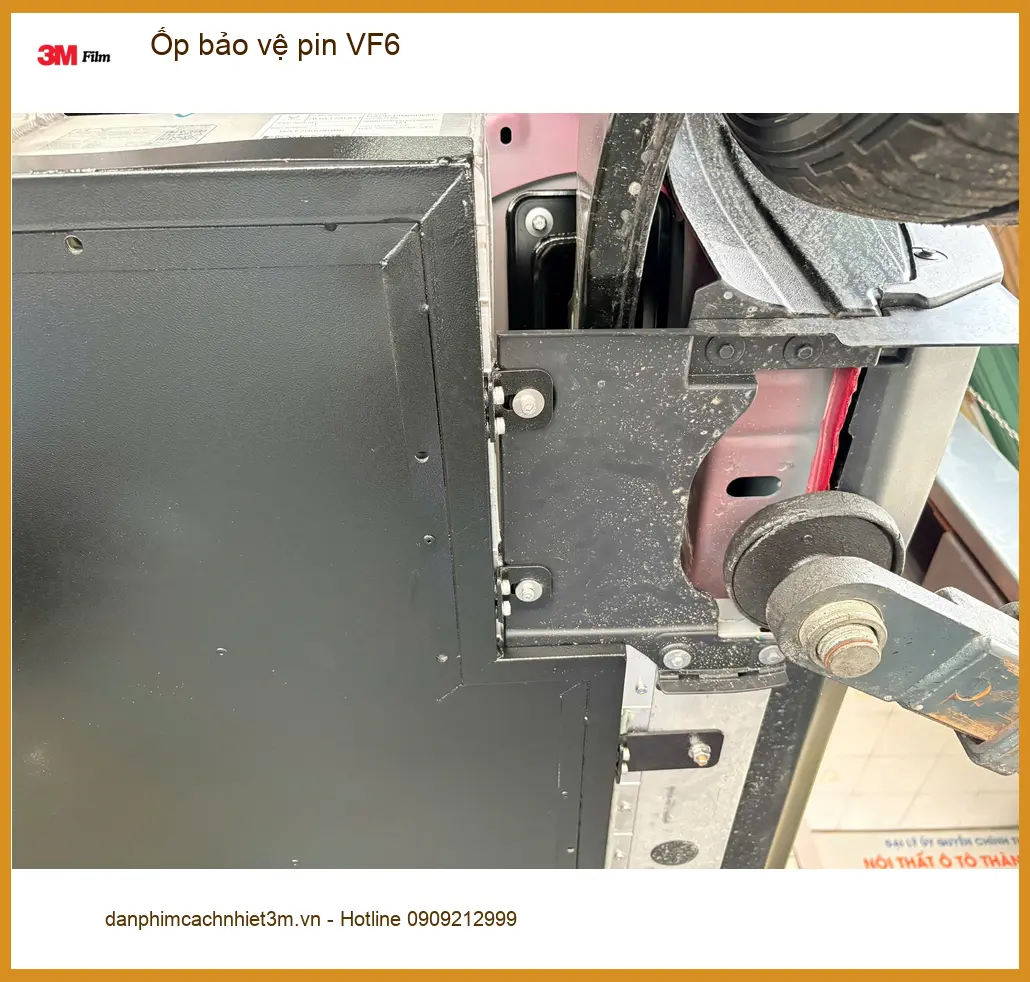 Anh Minh lắp Ốp bảo vệ pin VF6 tại Quận 6 để tăng tuổi thọ pin ảnh thực tế 4