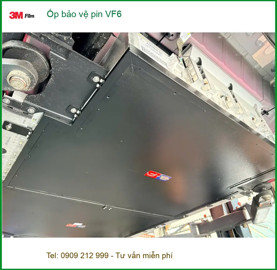 Chị Thảo lắp ốp bảo vệ pin VinFast VF6 tại Quận 10 vì lo ngại va đập gầm xe ảnh thực tế 5