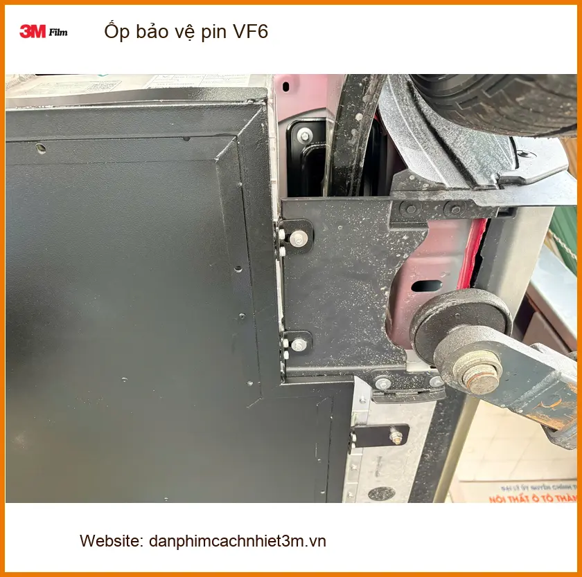 Trung tâm lắp Ốp bảo vệ pin VinFast VF6 uy tín cho Chị Thảo ở Quận Thủ Đức