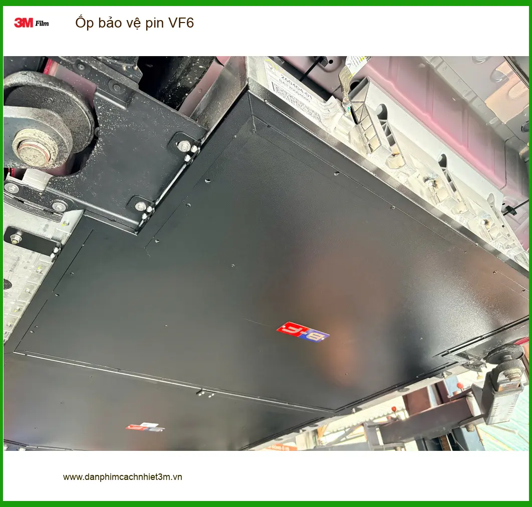 Trung tâm lắp Ốp bảo vệ pin VinFast VF6 uy tín cho Chị Thảo ở Quận Thủ Đức ảnh thực tế 3