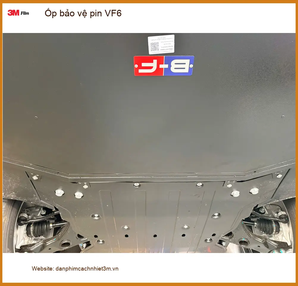 Chị Thanh ốp bảo vệ pin VF6 Quận Gò Vấp để đảm bảo an toàn cho xe