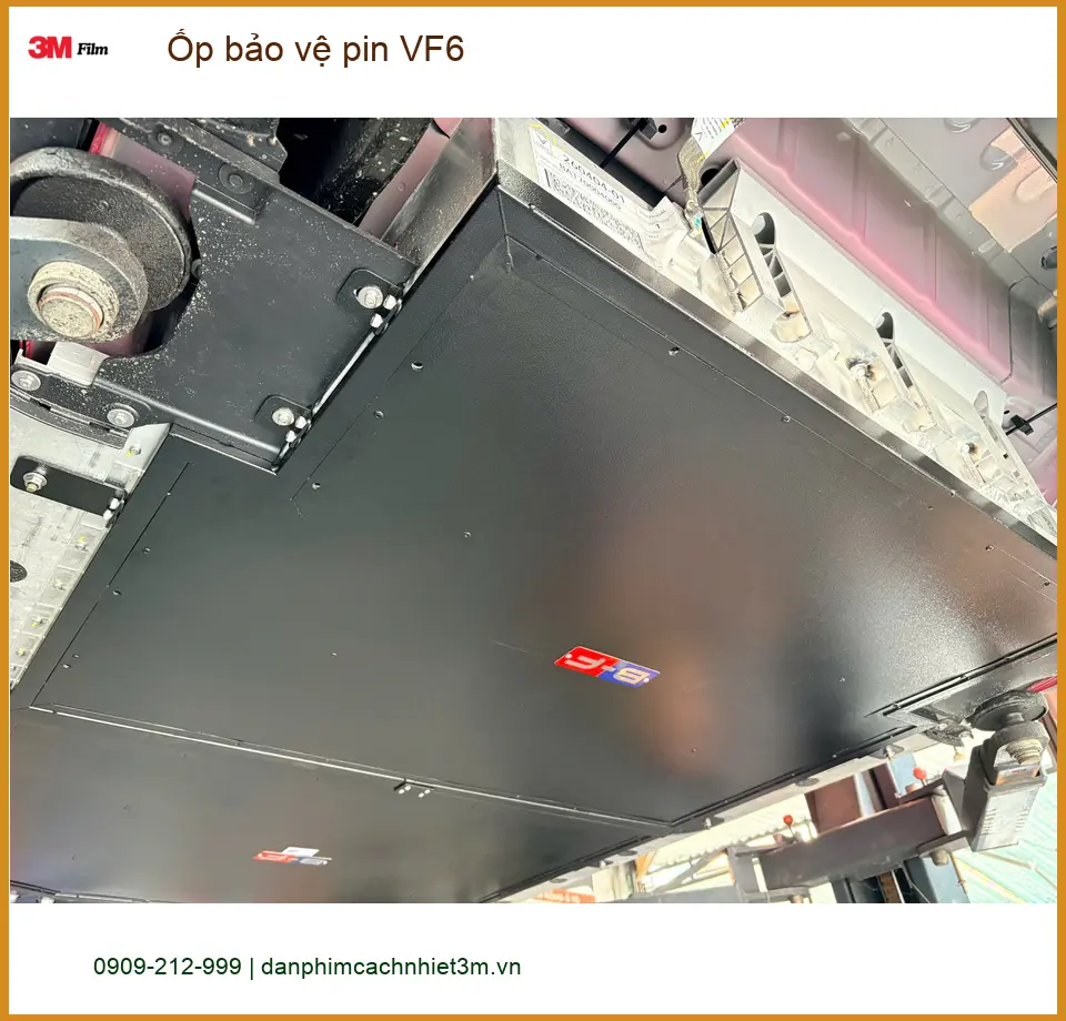 Chị Thanh ốp bảo vệ pin VF6 Quận Gò Vấp để đảm bảo an toàn cho xe ảnh thực tế 4