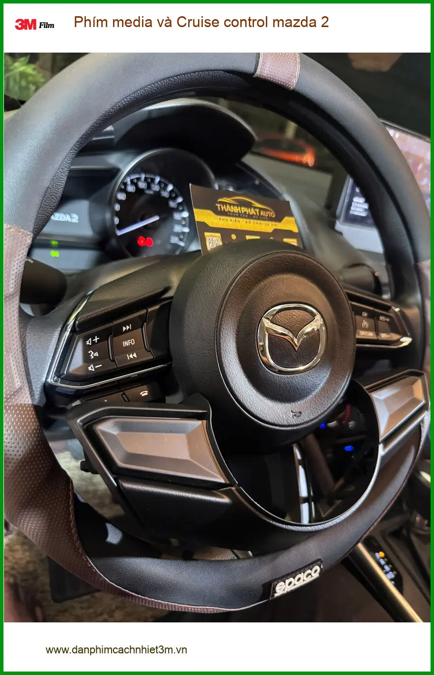 Anh Kiên lắp Phím media và Cruise control Mazda 2 tại Quận Gò Vấp để lái xe thoải mái hơn