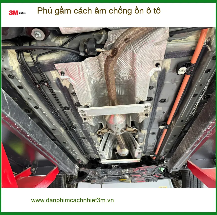 Anh Việt phủ gầm cách âm chống ồn ô tô cho Mazda 3 tại Quận 11. ảnh thực tế 5