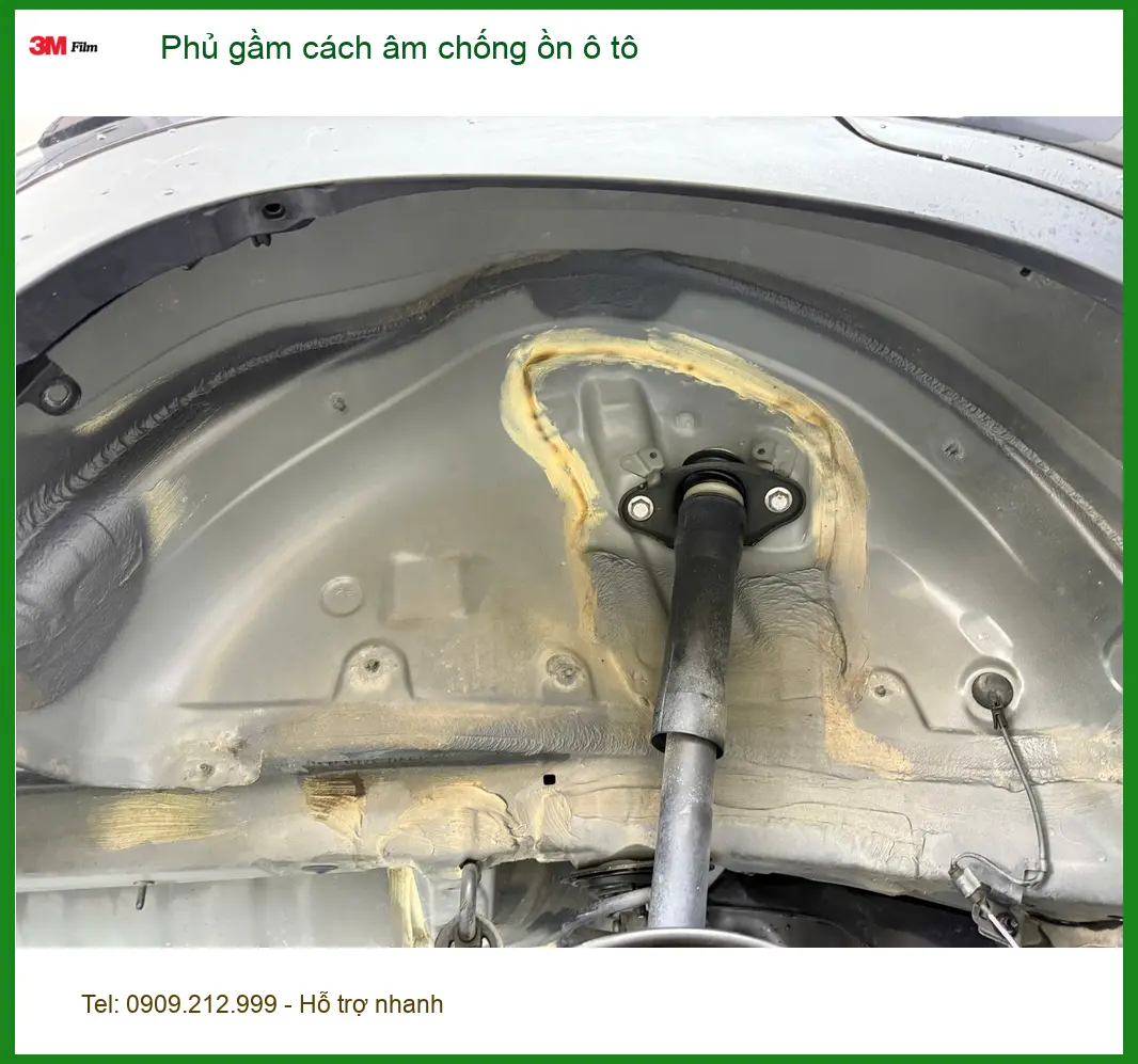 Chú Tấn phủ gầm cách âm chống ồn ô tô Hyundai Santa Fe tại Hóc Môn. ảnh thực tế 2