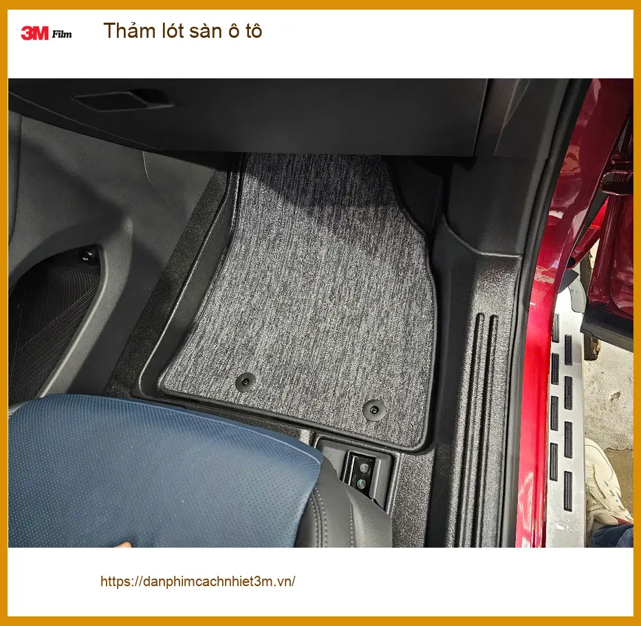 Anh Quang thay thảm lót sàn ô tô Hyundai Accent tại Quận 3 dễ vệ sinh ảnh thực tế 2