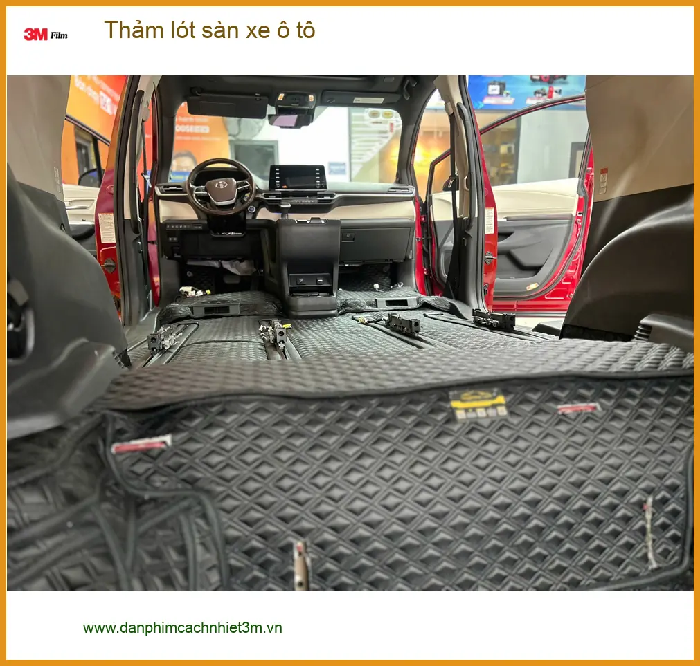 Anh Khải thay thảm lót sàn xe ô tô cho Hyundai Accent tại Quận 10 để nội thất luôn sạch đẹp