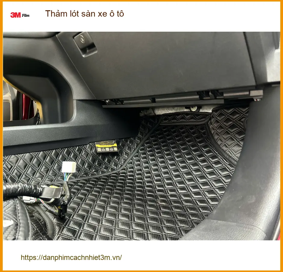 Anh Khải thay thảm lót sàn xe ô tô cho Hyundai Accent tại Quận 10 để nội thất luôn sạch đẹp ảnh thực tế 4