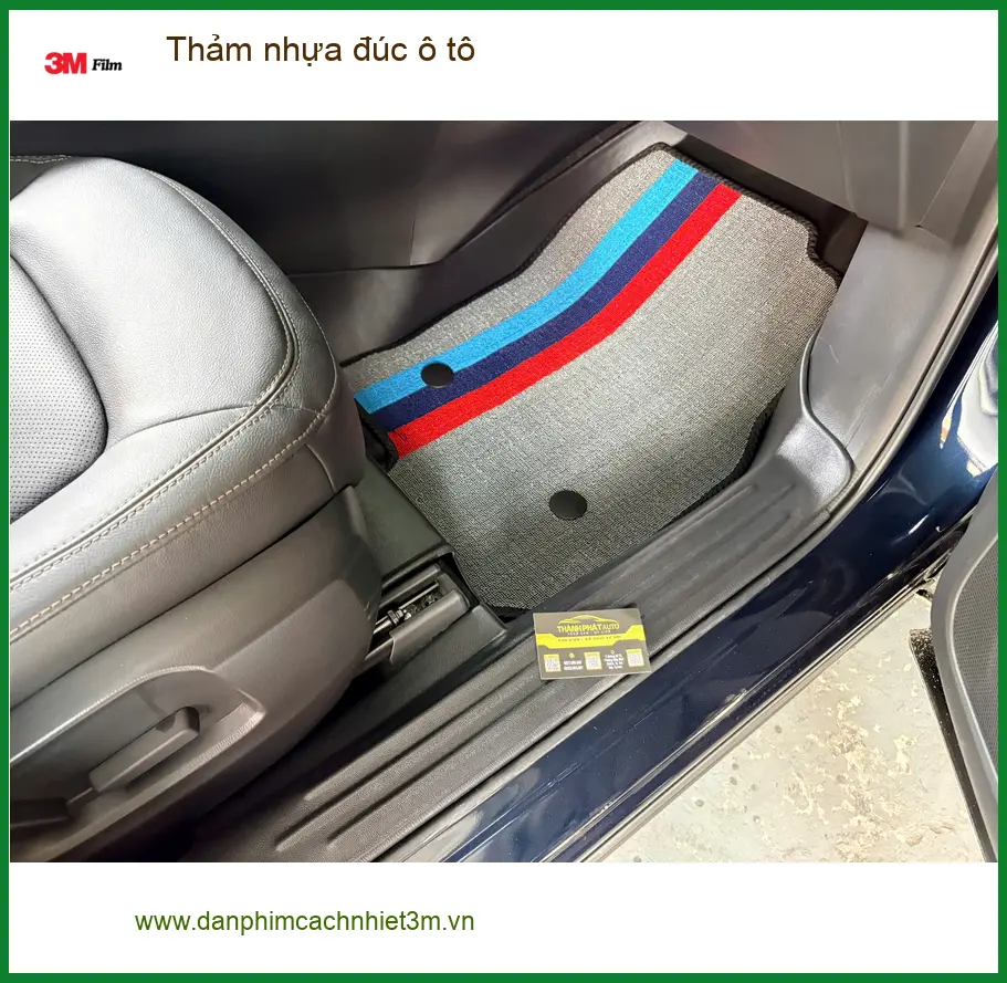 Chị Kiều lắp thảm nhựa đúc ô tô cho Honda CRV tại Quận Tân Phú để xe luôn sạch sẽ