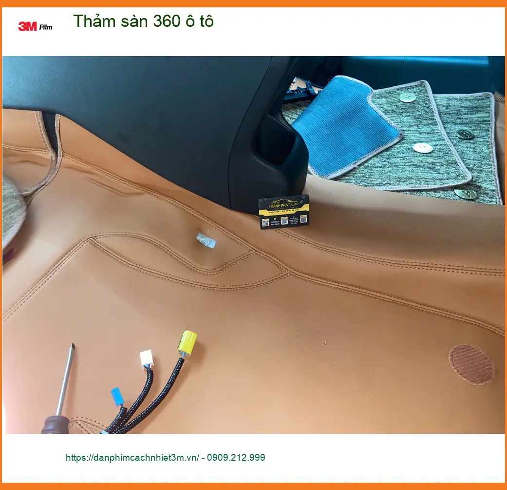 Anh Minh lắp thảm sàn 360 ô tô cho Hyundai Accent tại Quận 4 để nội thất luôn sạch đẹp