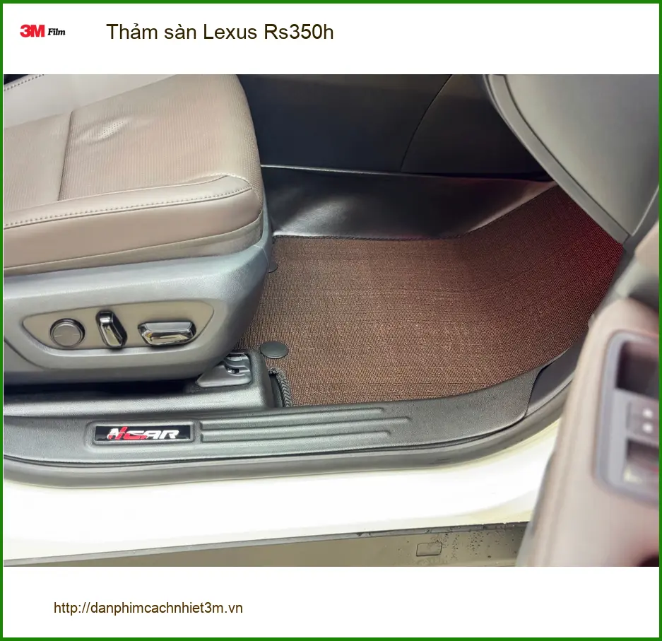 Cô Minh Anh lắp thảm sàn Lexus Rs350h tại Quận Thủ Đức để giữ xe luôn sạch sẽ
