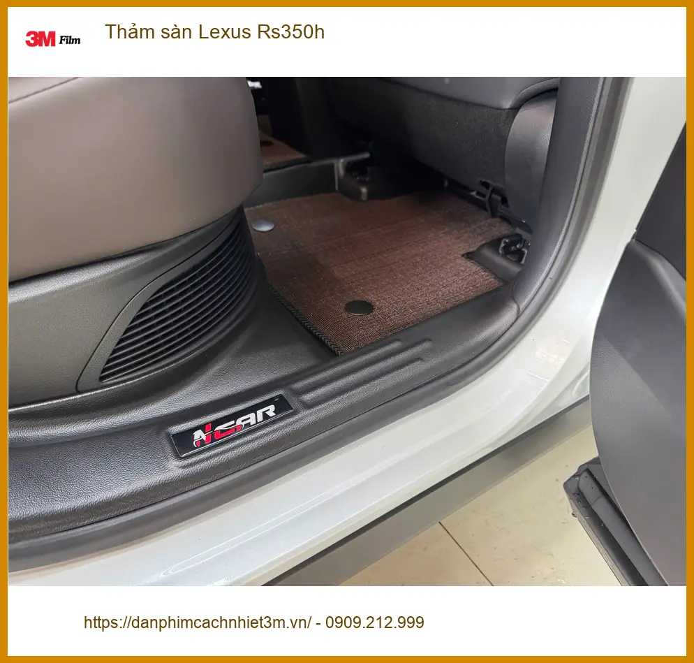 Anh Hưng thay thảm sàn Lexus Rs350h tại Quận Phú Nhuận để nội thất luôn sạch đẹp