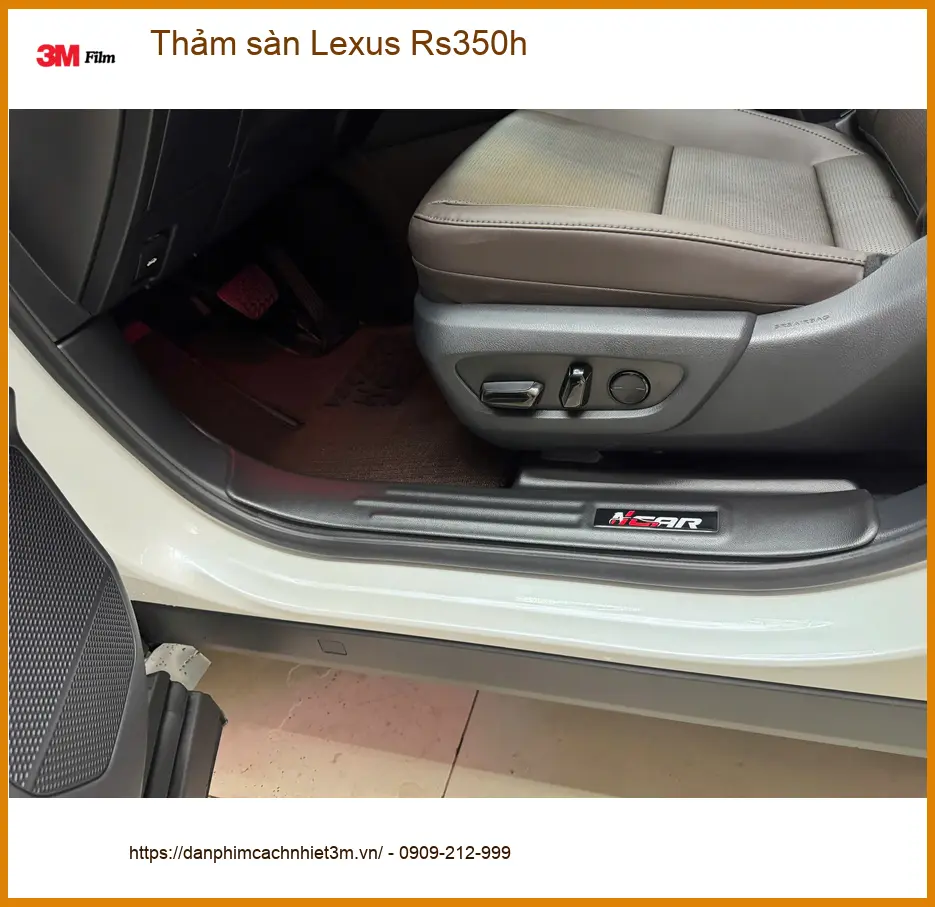 Anh Hưng thay thảm sàn Lexus Rs350h tại Quận Phú Nhuận để nội thất luôn sạch đẹp ảnh thực tế 2