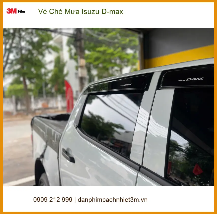Chú Tấn lắp vè che mưa Isuzu D-max để tránh nước mưa hắt vào xe ở Quận 6 ảnh thực tế 2