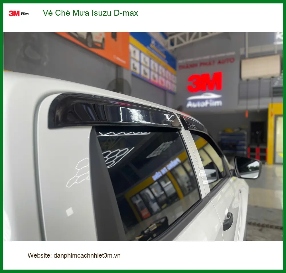 Chị Thảo lắp Vè Che Mưa Isuzu D-max tại Quận 2 để xe luôn khô ráo ảnh thực tế 2