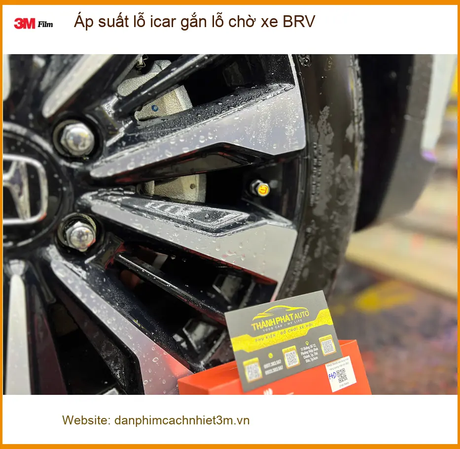 Chú Phát lắp cảm biến áp suất lốp Icar gắn lỗ chờ xe BRV Quận 3 ảnh thực tế 2