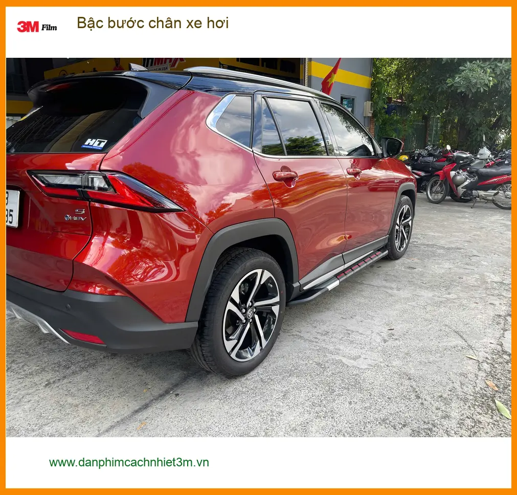Chú Minh lắp bậc bước chân xe hơi Pajero Sport tại Cần Giờ