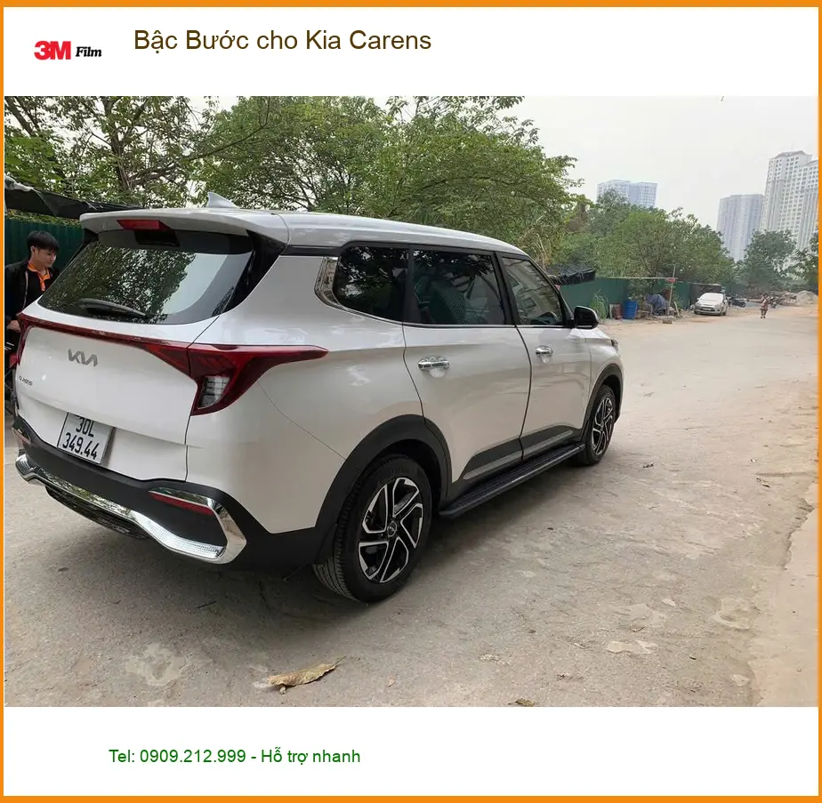 Anh Khải lắp Bậc Bước cho Kia Carens tại Quận 2 để gia đình lên xuống xe dễ dàng ảnh thực tế 3