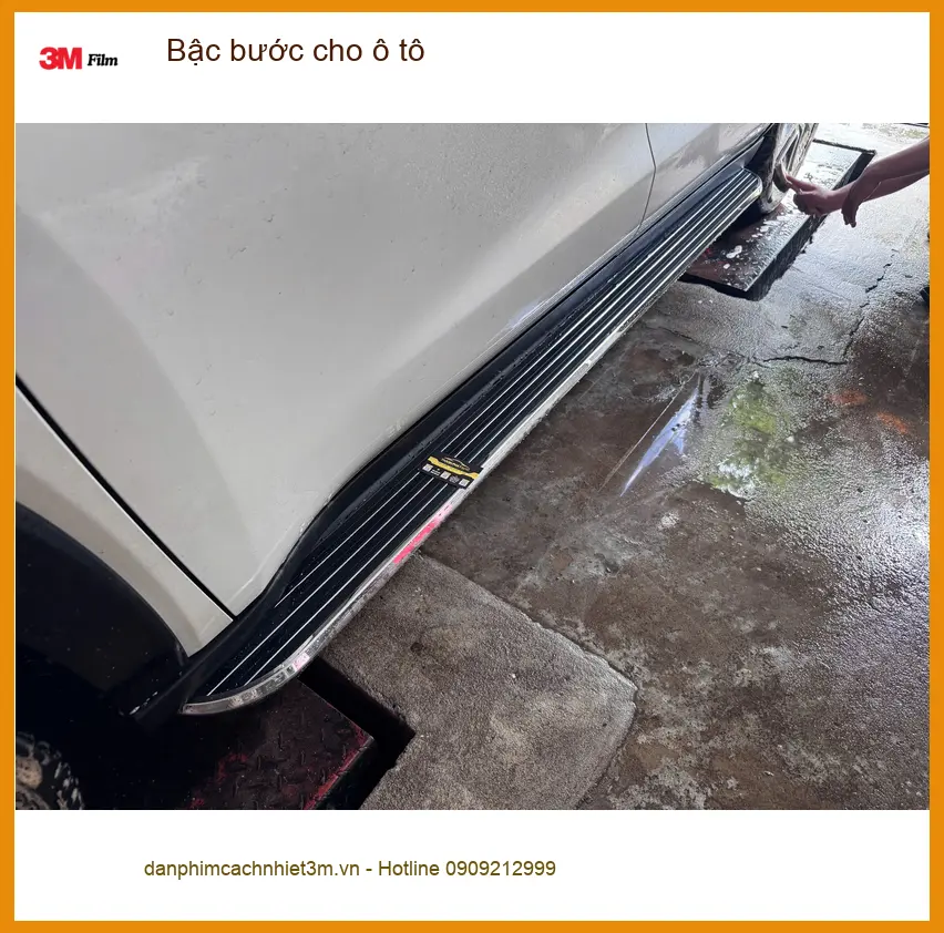 Anh Khải lắp bậc bước ô tô Mazda CX-5 tại Quận 3 để trẻ nhỏ tiện lợi di chuyển