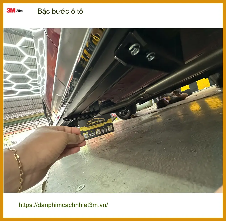Chị Kim lắp bậc bước ô tô Kia Sorento tại Quận 2 cho gia đình dễ dàng di chuyển ảnh thực tế 3