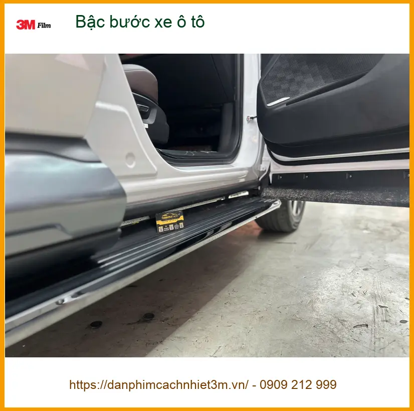 Chị Thảo lắp bậc bước xe ô tô Hyundai SantaFe tại Quận 7 vì muốn tiện lợi hơn ảnh thực tế 2