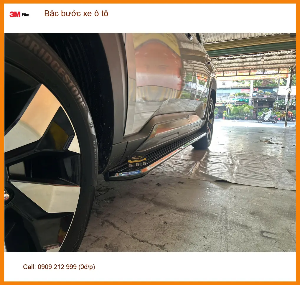 Chú Lâm lắp bậc bước xe ô tô Hyundai Santa Fe tại Quận 6 để tiện lên xuống