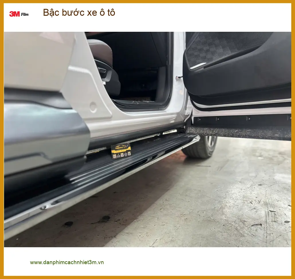 Chú Lâm lắp bậc bước xe ô tô Hyundai Santa Fe tại Quận 6 để tiện lên xuống ảnh thực tế 3