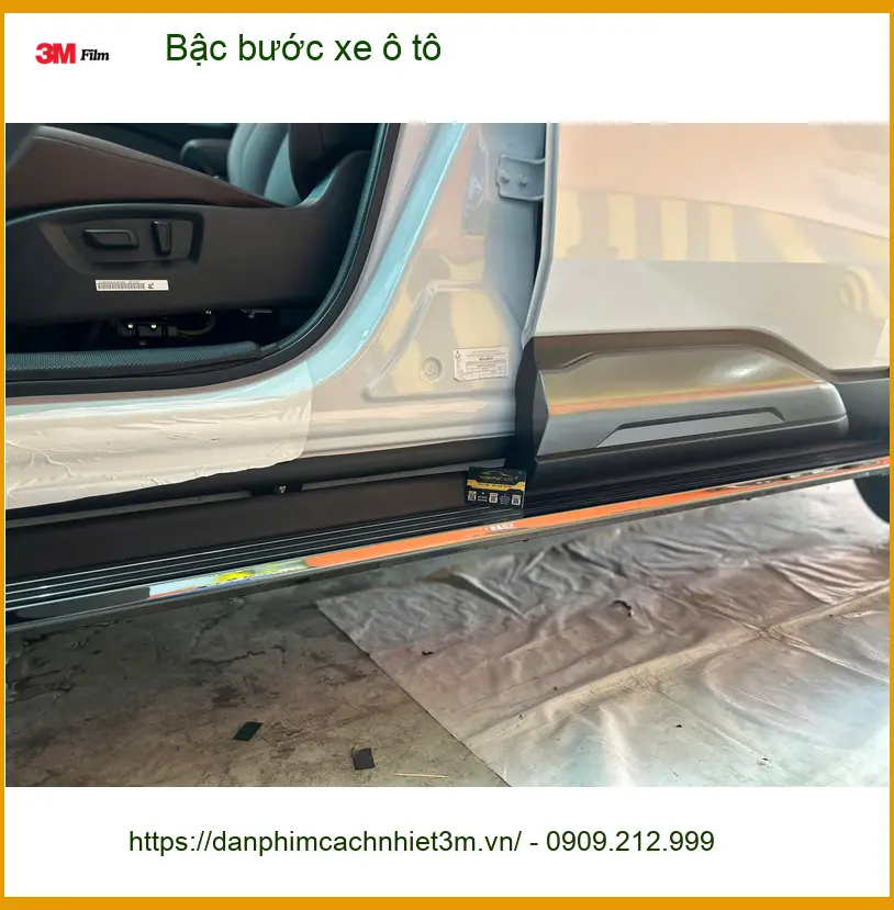 Chú Lâm lắp bậc bước xe ô tô Hyundai Santa Fe tại Quận 6 để tiện lên xuống ảnh thực tế 4