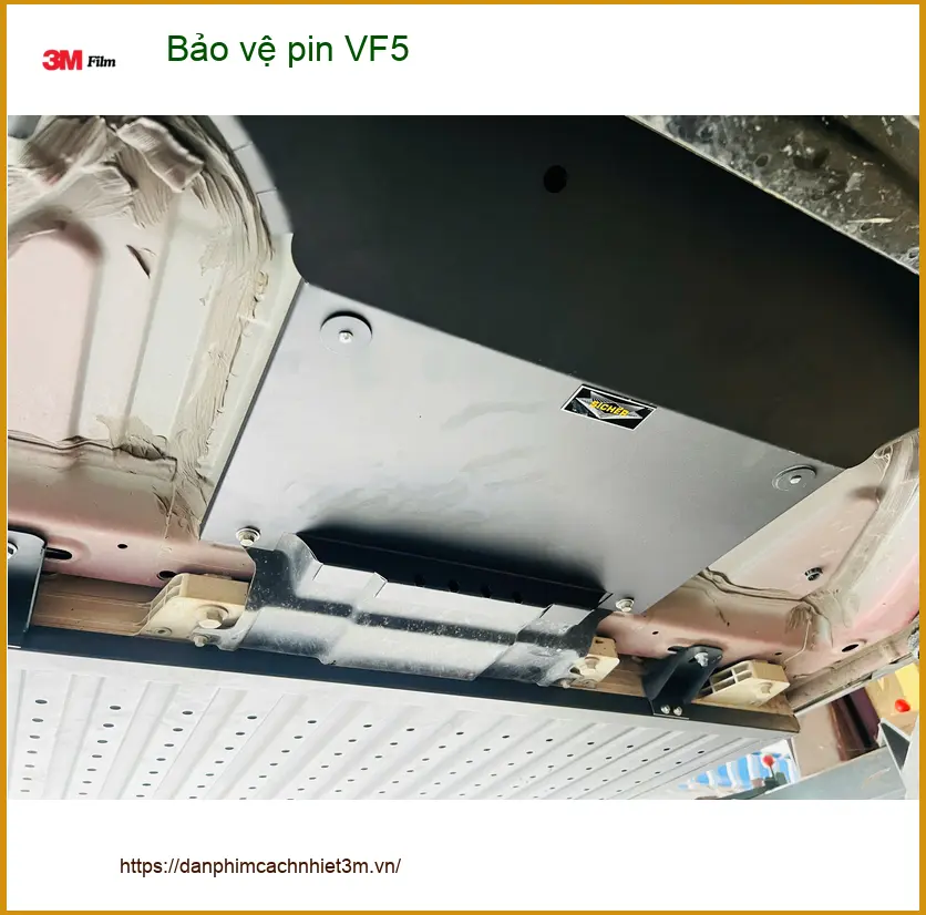 Anh Tùng lắp bảo vệ pin VinFast VF5 tại Quận 8 để kéo dài tuổi thọ ảnh thực tế 2