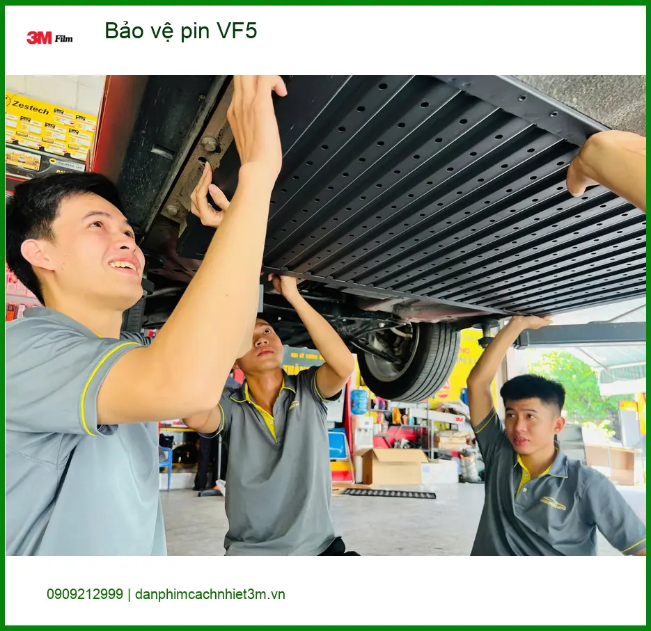 Anh Tùng lắp bảo vệ pin VinFast VF5 tại Quận 8 để kéo dài tuổi thọ ảnh thực tế 3
