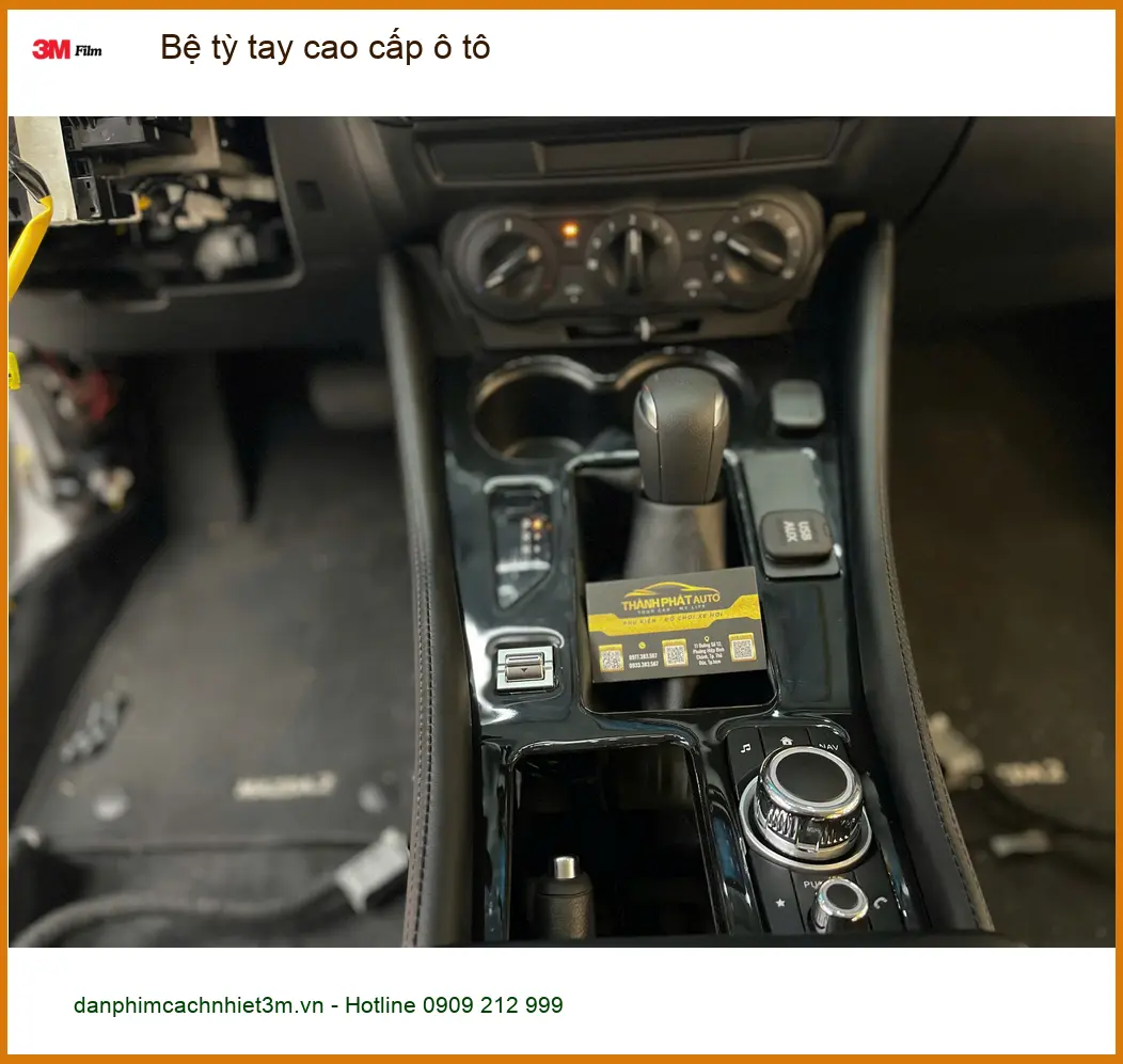 Anh Dũng lắp Bệ tỳ tay cao cấp ô tô cho Kia Carnival ở Quận 2 để lái xe thư giãn
