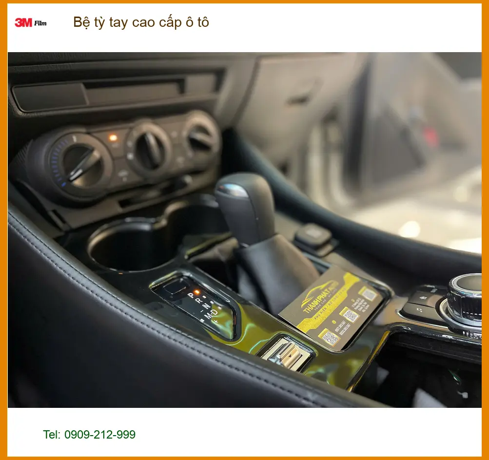 Anh Dũng lắp Bệ tỳ tay cao cấp ô tô cho Kia Carnival ở Quận 2 để lái xe thư giãn ảnh thực tế 2