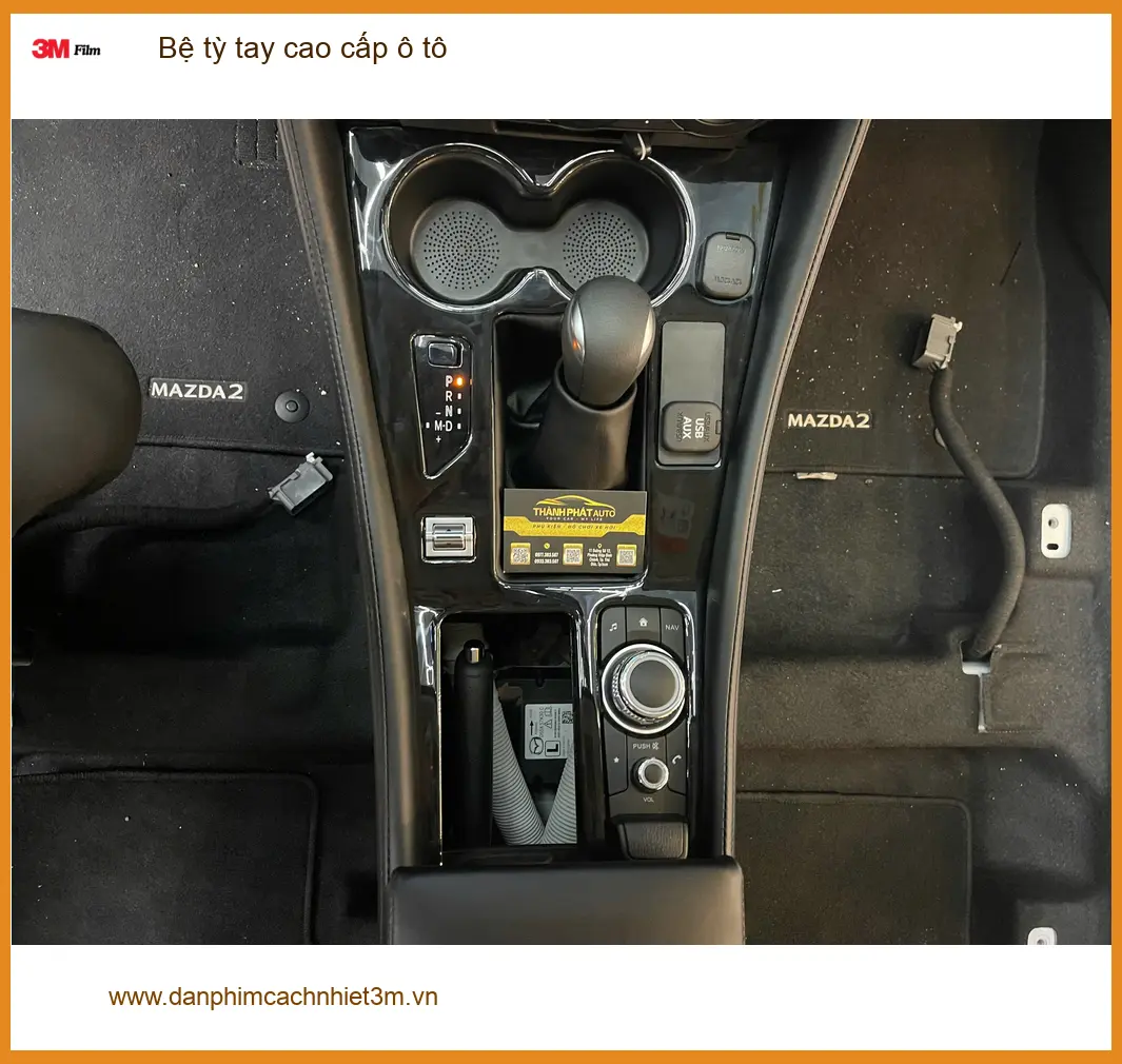 Anh Dũng lắp Bệ tỳ tay cao cấp ô tô cho Kia Carnival ở Quận 2 để lái xe thư giãn ảnh thực tế 3