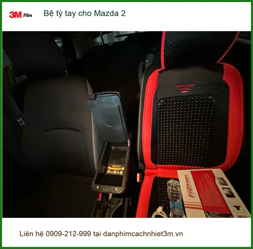 Anh Cường lắp bệ tỳ tay cho Mazda 2 tại Quận Thủ Đức để lái xe thoải mái hơn ảnh thực tế 3