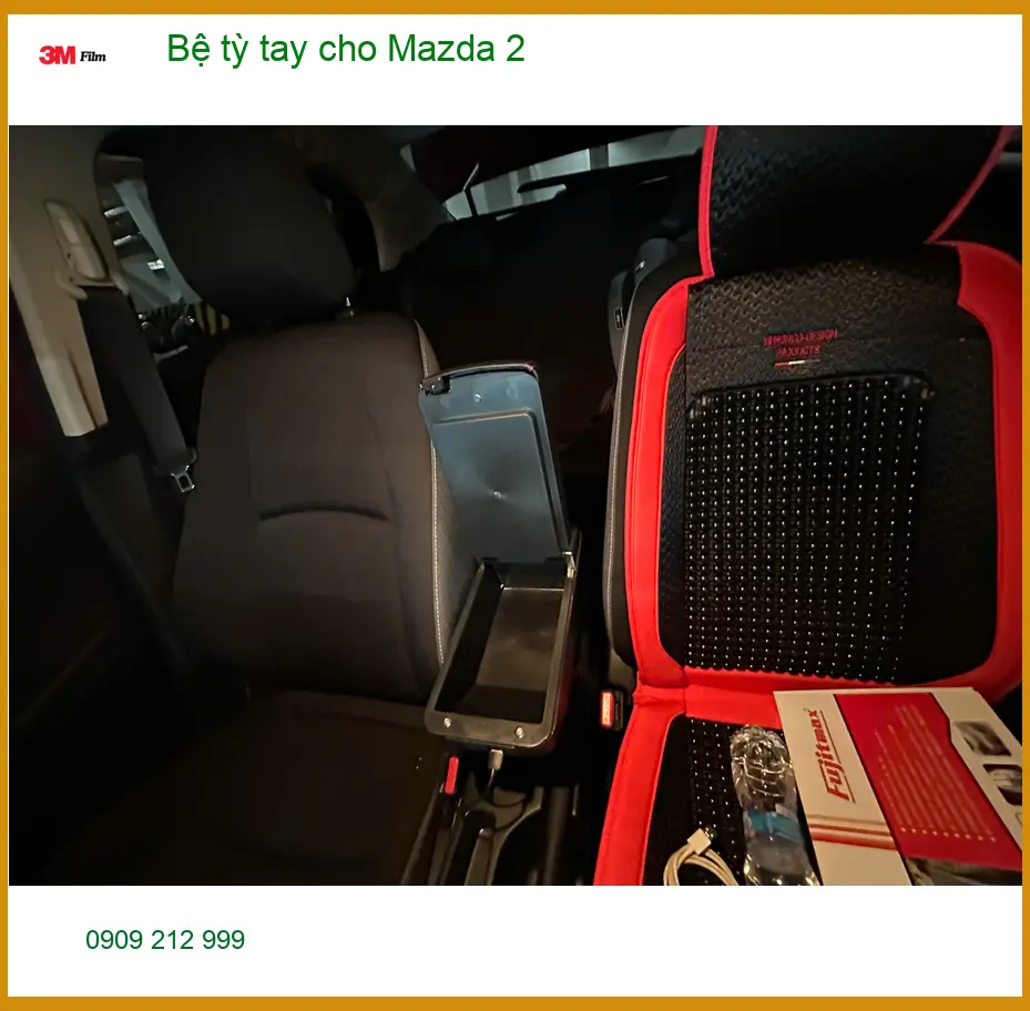 Anh Tấn lắp bệ tỳ tay cho Mazda 2 tại Quận 2 để đi đường dài đỡ mỏi tay