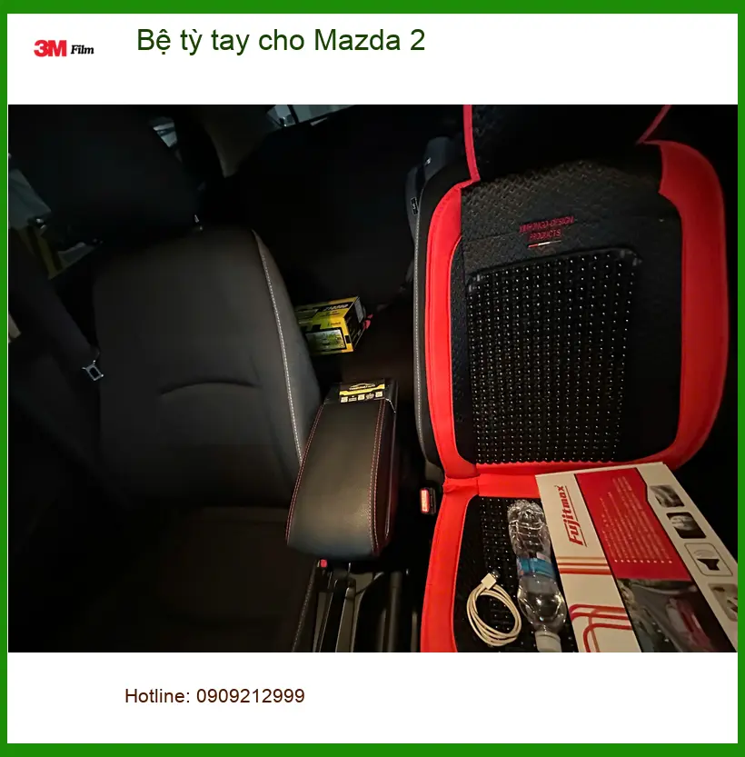 Chị Thanh lắp bệ tỳ tay cho Mazda 2 tại Quận 12 để lái xe đỡ mỏi ảnh thực tế 2