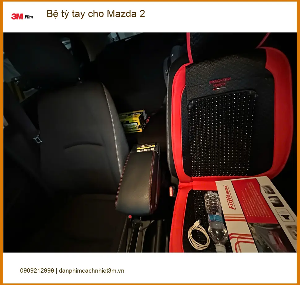 Anh Quang Vinh lắp bệ tỳ tay Mazda 2 tại Nhà Bè để lái xe thoải mái hơn