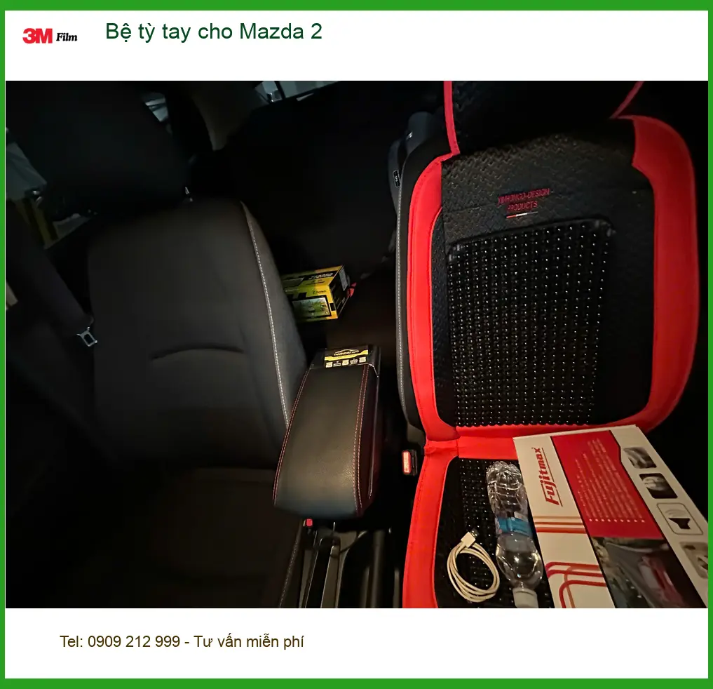 Anh Khải lắp bệ tỳ tay cho Mazda 2 ở Cần Giờ để lái xe đường dài đỡ mỏi