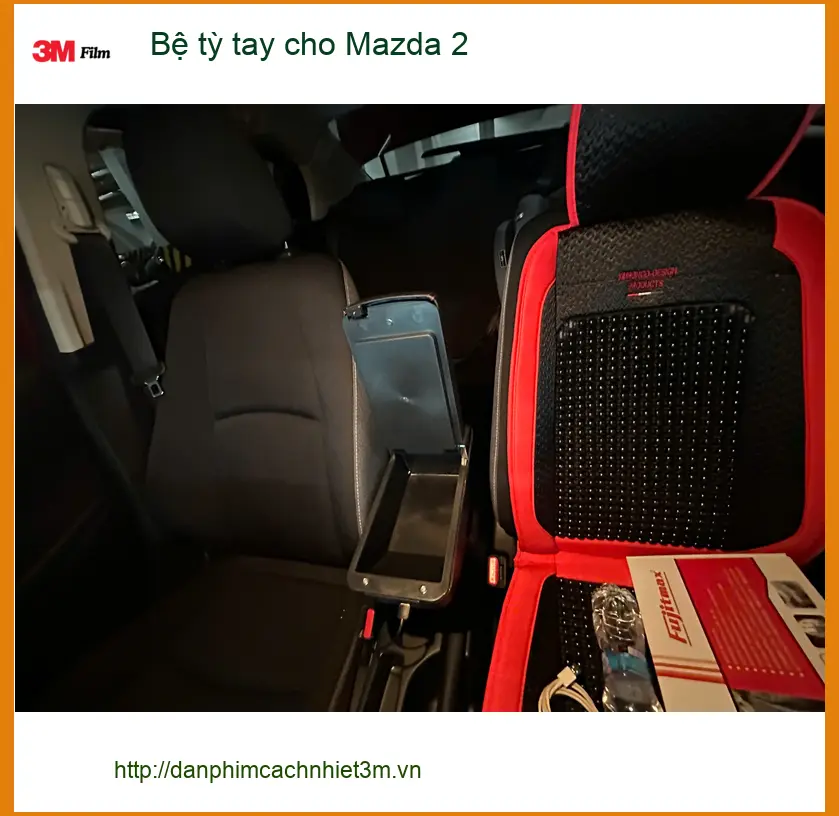 Anh Khải lắp bệ tỳ tay cho Mazda 2 ở Cần Giờ để lái xe đường dài đỡ mỏi ảnh thực tế 3