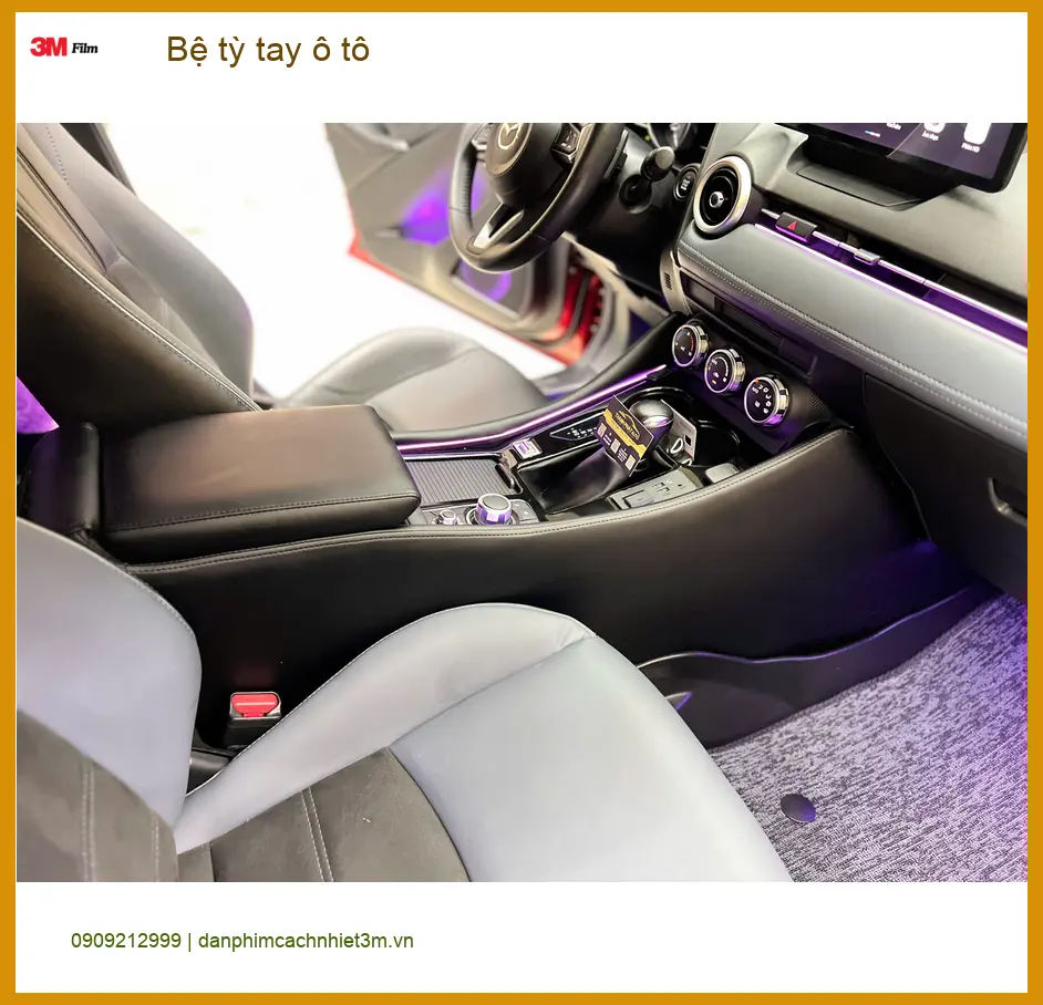 Anh Khang lắp bệ tỳ tay ô tô Hyundai Accent tại Quận 12 để lái xe thoải mái hơn ảnh thực tế 3