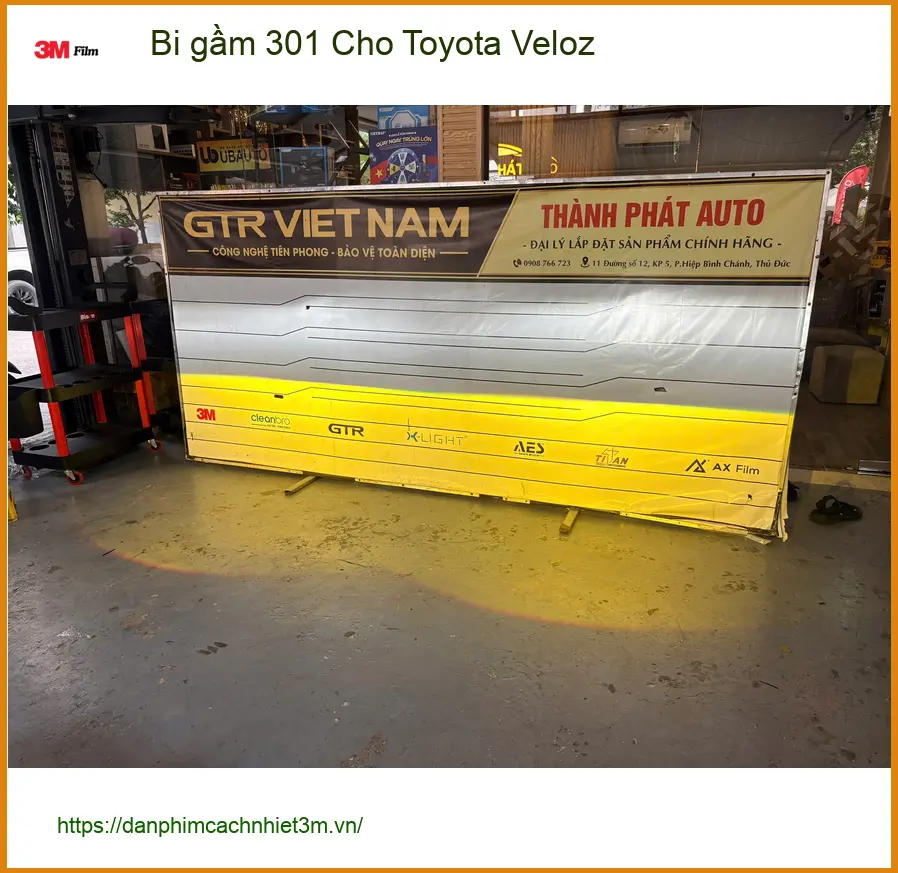 Anh Phong độ bi gầm 301 cho Toyota Veloz tại Quận 5 vì đèn zin yếu