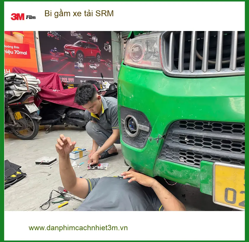 Anh Tấn lắp bi gầm xe tải SRM Quận 3 để tăng cường tầm nhìn ban đêm ảnh thực tế 2