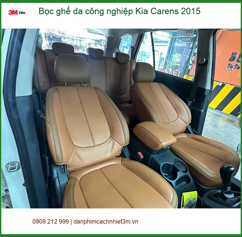 Chị Hà My bọc ghế da công nghiệp Kia Carens 2015 Quận 2, nội thất mới sang