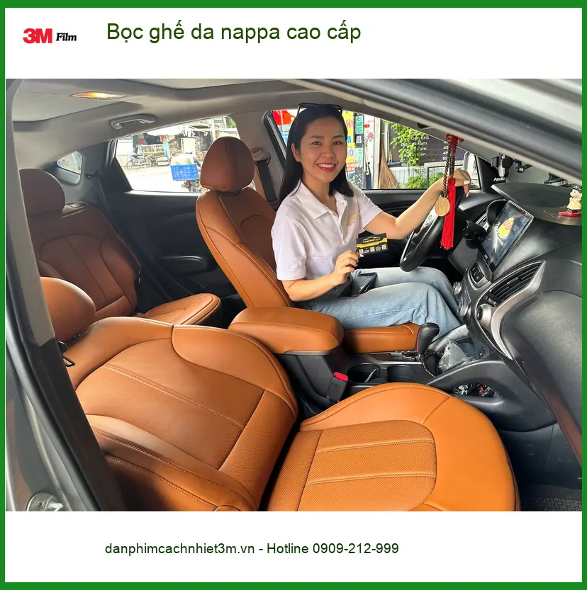 Chị Thùy Dương bọc ghế da nappa cao cấp cho VinFast VF 8 ở Quận 12