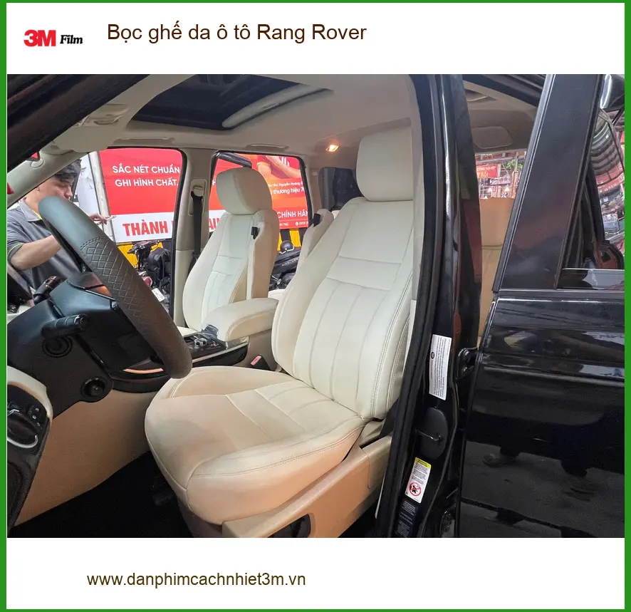 Chị Diệu bọc ghế da ô tô Rang Rover tại Quận 7 để nội thất sang trọng hơn