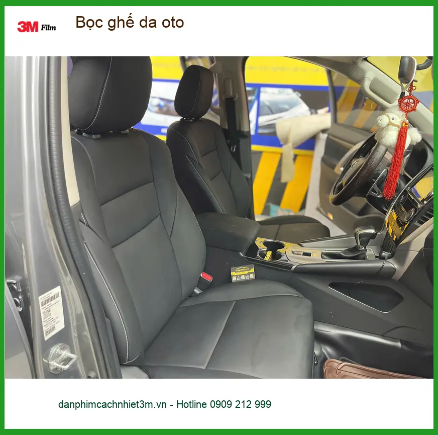 Chị Thảo bọc ghế da Hyundai Accent để nội thất sạch đẹp hơn ở Quận Tân Bình