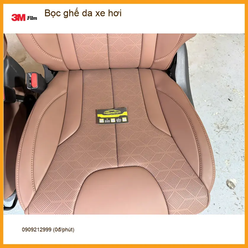 Chị Thảo bọc ghế da xe hơi VinFast Lux A2.0 tại Quận 10 để nâng tầm nội thất sang trọng